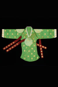 Through Princess Deokhye's attire, identifying the name of the Joseon Dynasty's ceremonial robe, known as the 'Dangui'.