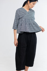 Kalgit[Wrap-over neckline] Frill Blouse